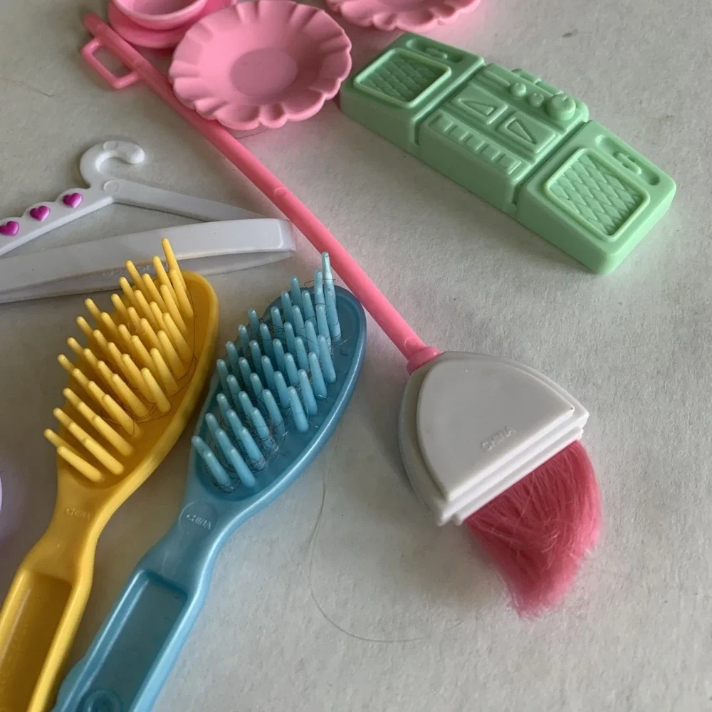 Barbie And Kelly Accessories 22 items